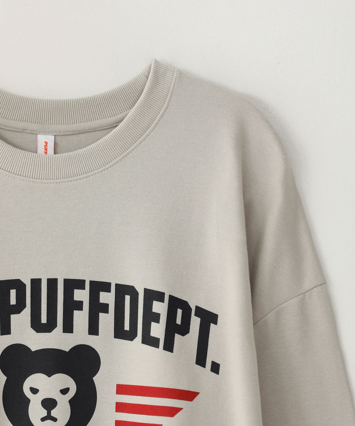 퍼프퍼프뎁트(PUFF PUFF DEPT) BEARMONSTER 스웨트셔츠 GREYISH BEIGE