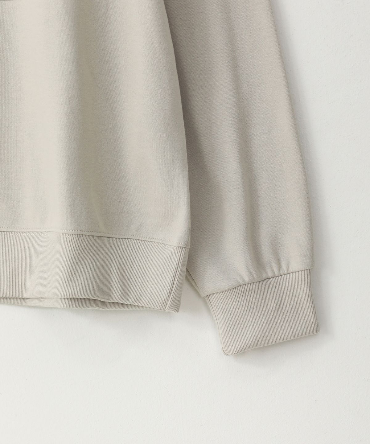 퍼프퍼프뎁트(PUFF PUFF DEPT) BEARMONSTER 스웨트셔츠 GREYISH BEIGE