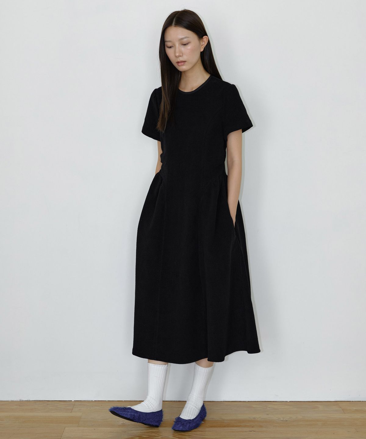 마이스(MAIS) CORDUROY MAIS PUFF SLEEVE DRESS / BLACK