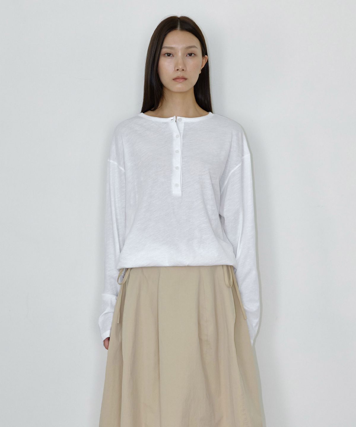 마이스(MAIS) SLUB OVERSIZED HENLEY T-SHIRT / WHITE