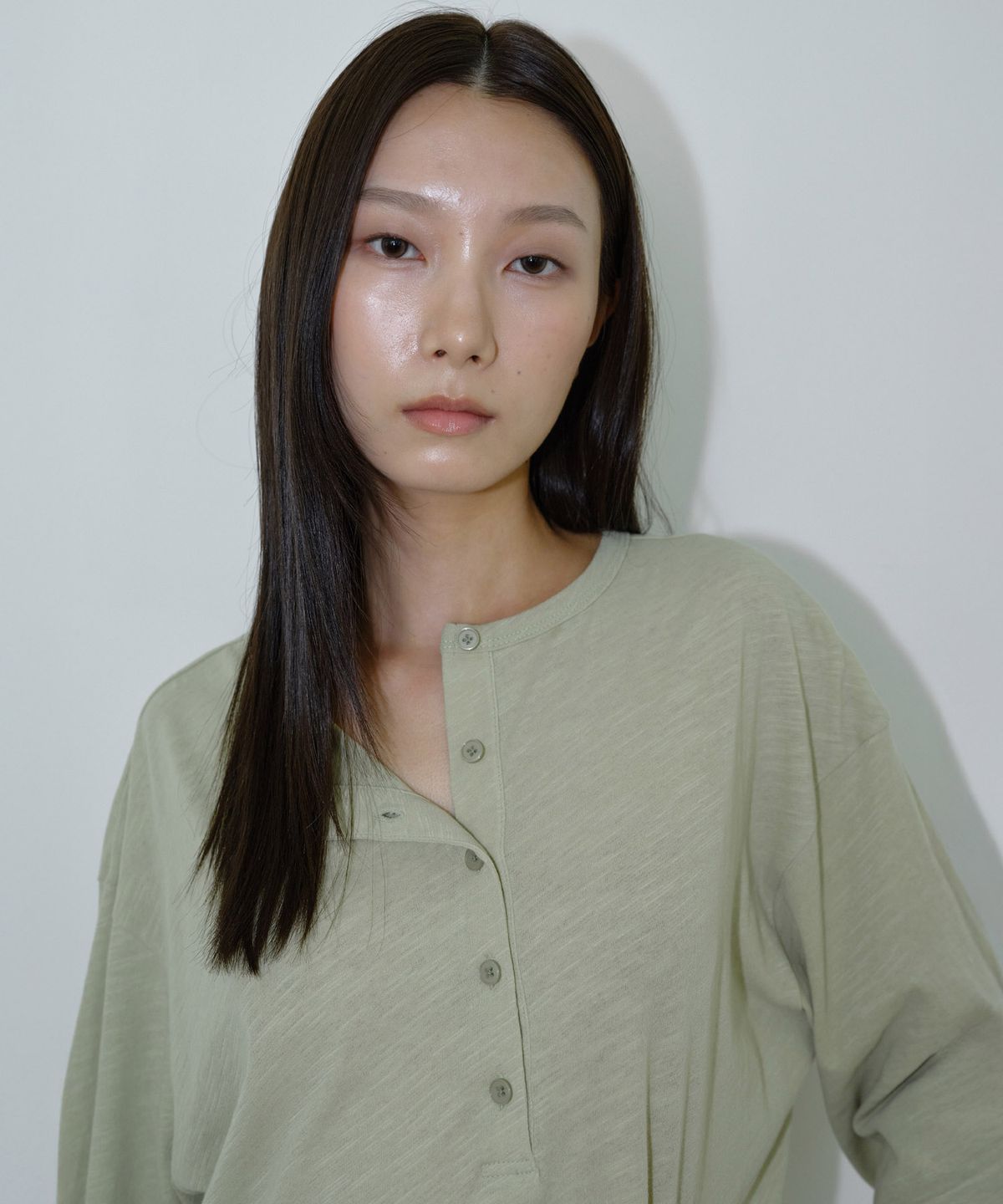 마이스(MAIS) SLUB OVERSIZED HENLEY T-SHIRT / OLIVE