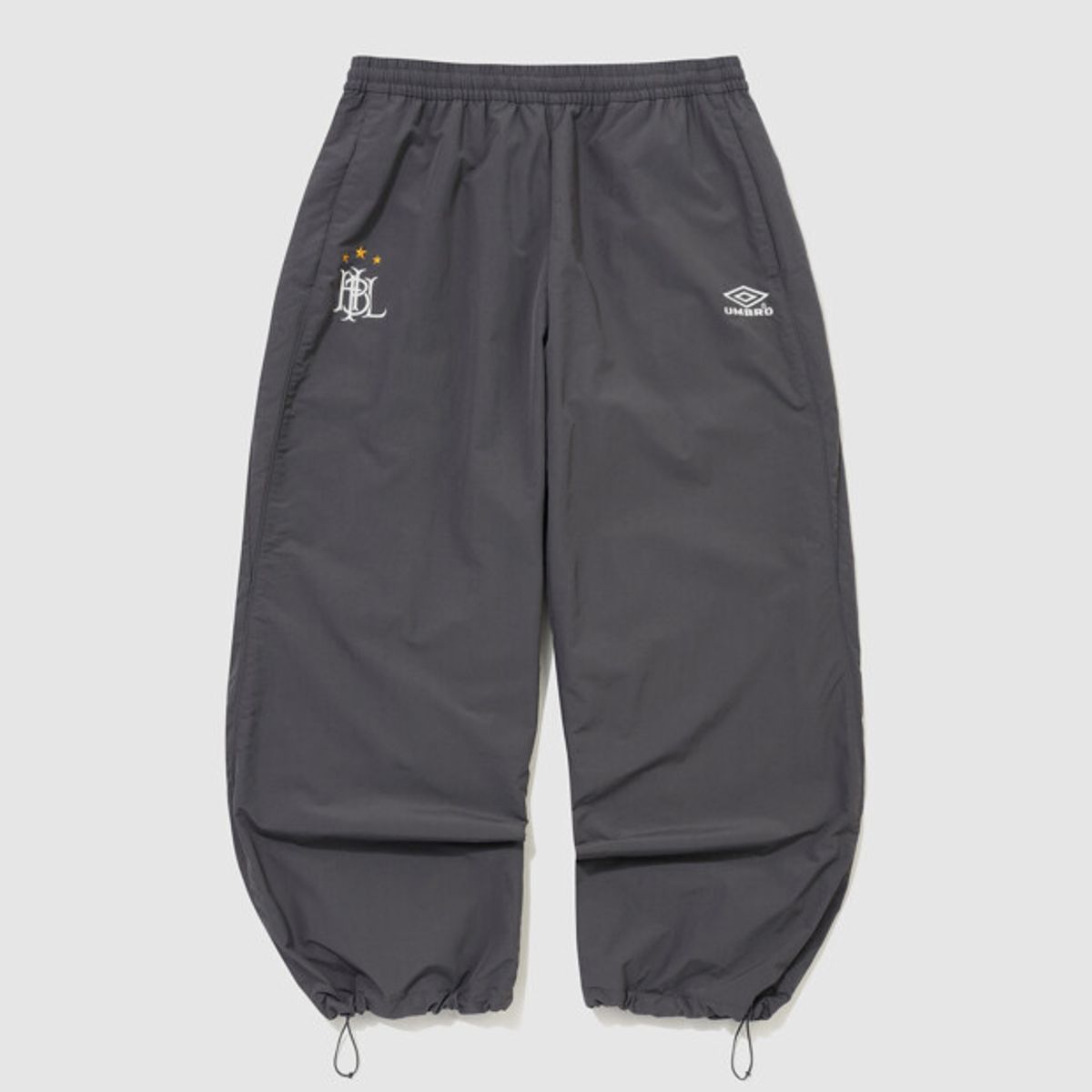 엄브로(UMBRO) HBL 네오 브릿 조거 & 와이드 2WAY 팬츠 챠콜 UR321CPT96