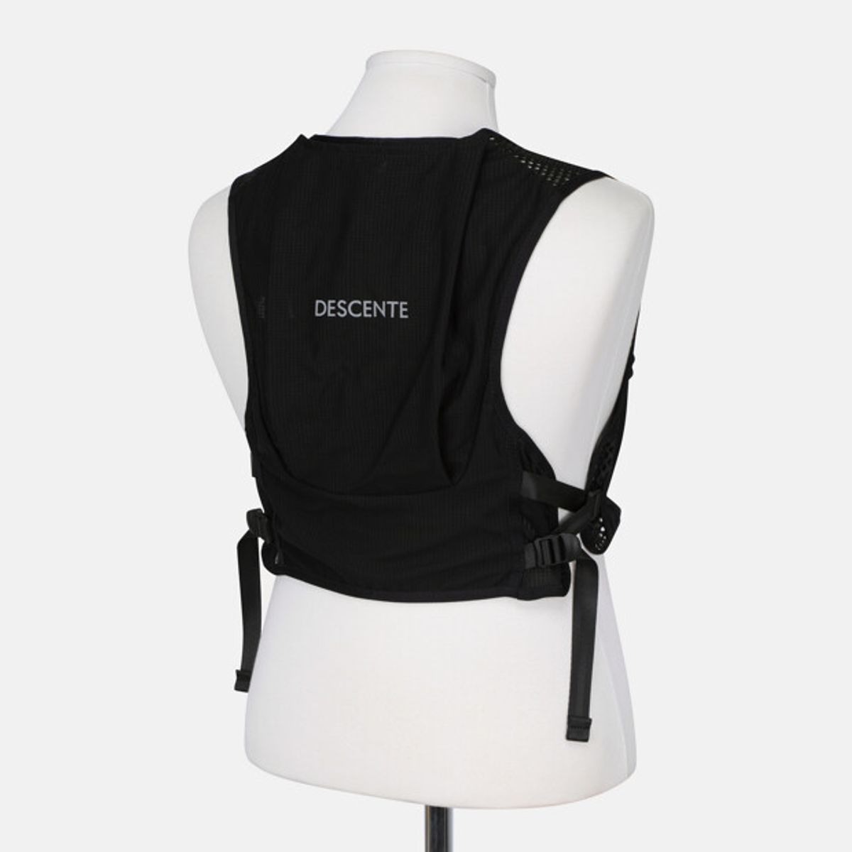 데상트(DESCENTE) 러닝 경량 베스트 블랙 SR323RBG7A