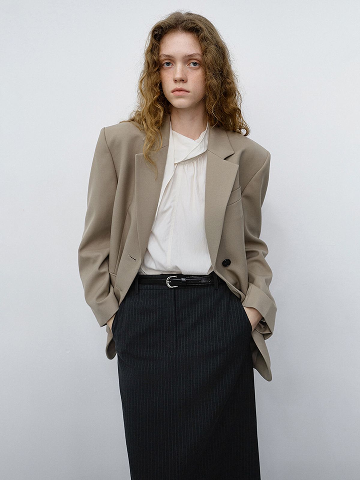 던스트(DUNST) H-LINE LONG STRIPED SKIRT_UDSK6C208_CHARCOAL GREY STRIPE
