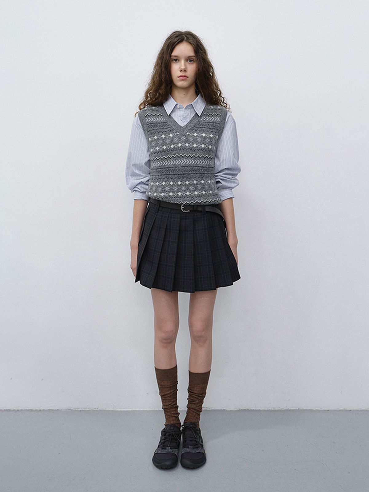 던스트(DUNST) UNISEX CRAFTED V-NECK KNIT VEST_UDSW6C117_GREY