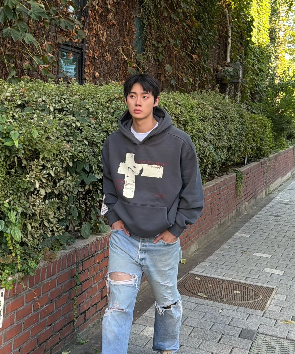 아모우(AMOU) Sideways Hoodie CHACOAL GRAY