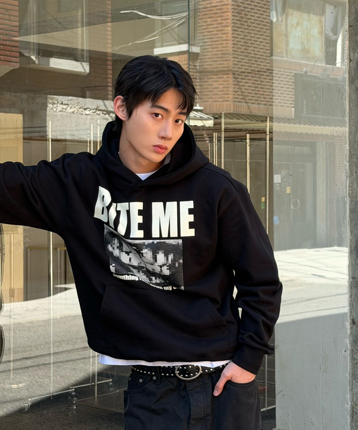 아모우(AMOU) [1000g 고중량] BITE ME Hoodie BLACK