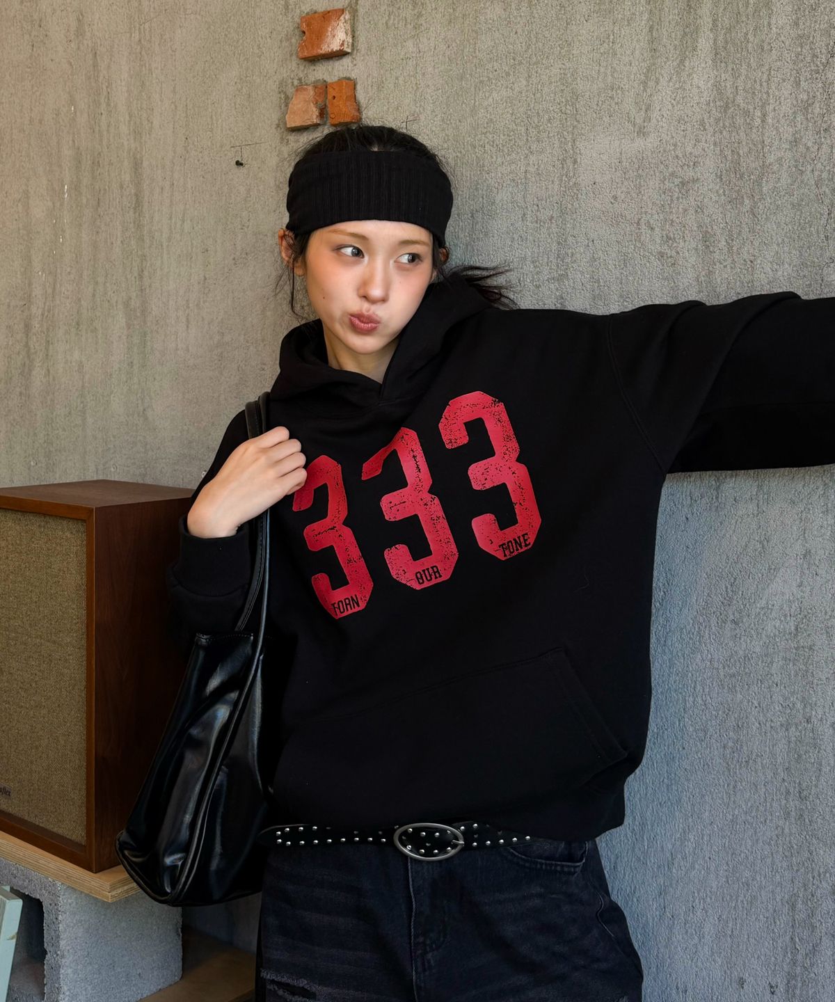 아모우(AMOU) [기모] 333 Hoodie BLACK