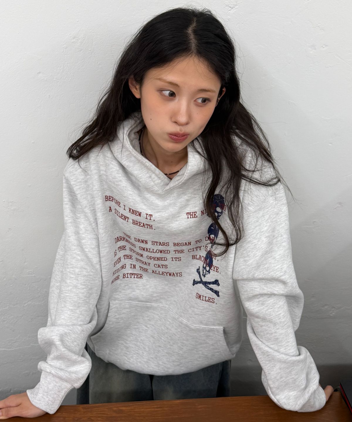 아모우(AMOU) [기모] Skull Letter Hoodie WHITE GRAY
