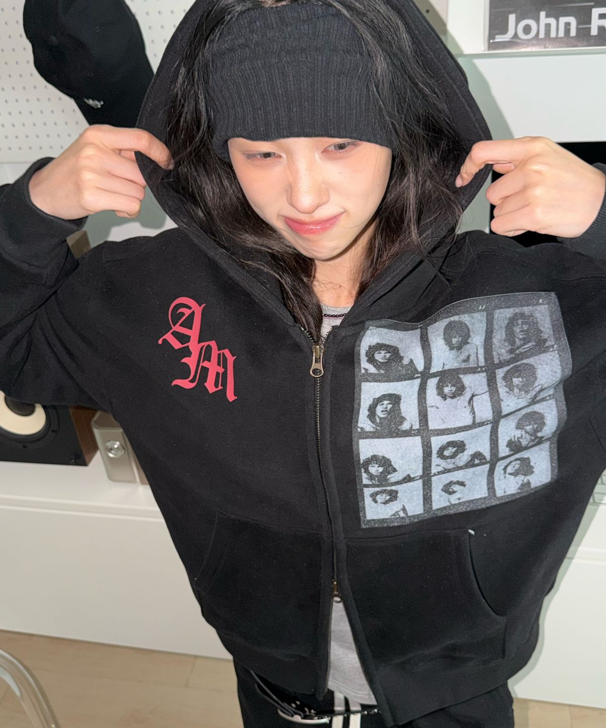 아모우(AMOU) [기모] AM hippy Hoodie Zip-up BLACK