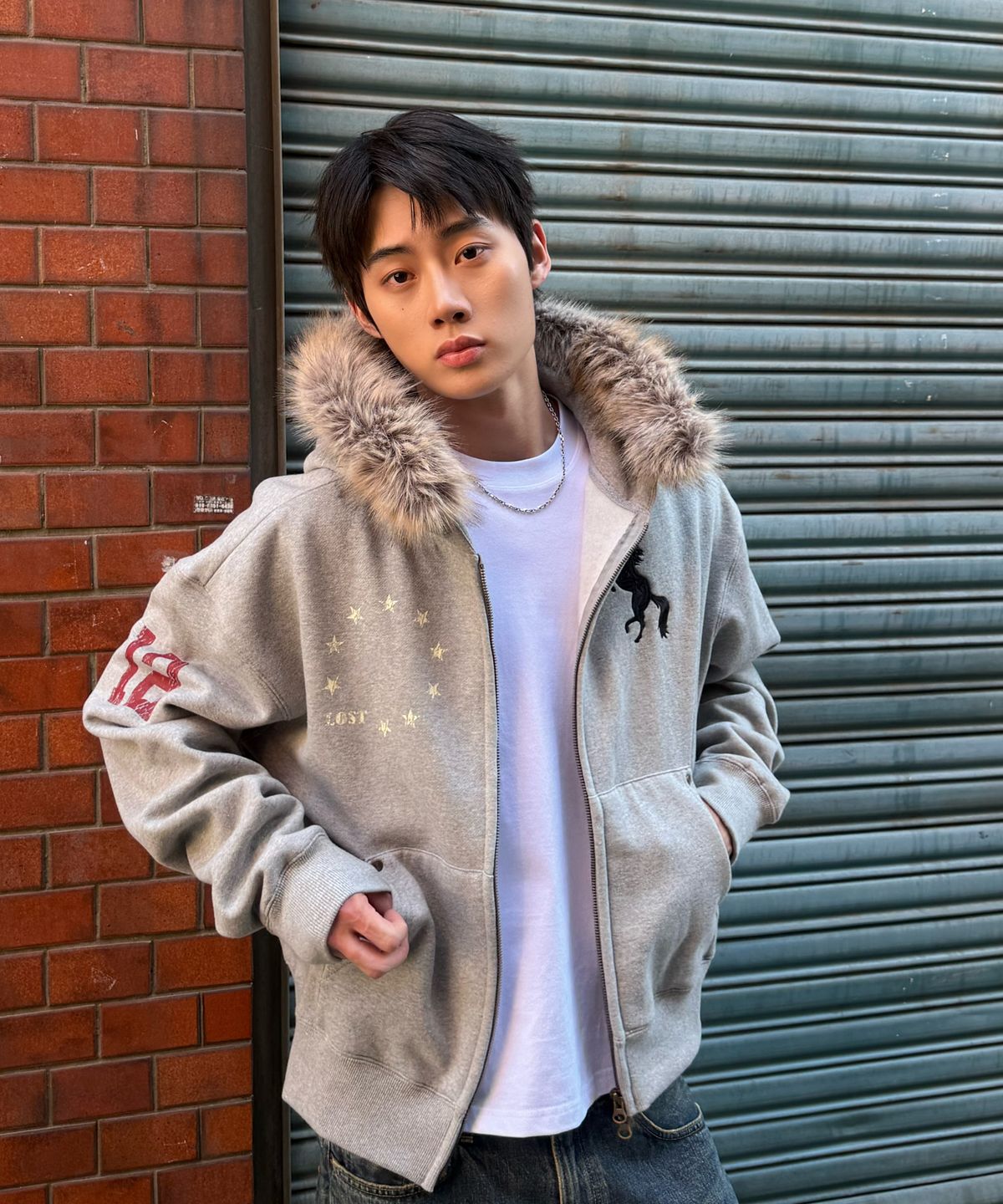 아모우(AMOU) [기모] AMOU Pony Fur Hoodie Zip-up GRAY