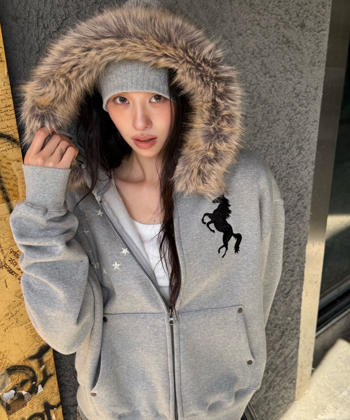 아모우(AMOU) [기모] AMOU Pony Fur Hoodie Zip-up GRAY
