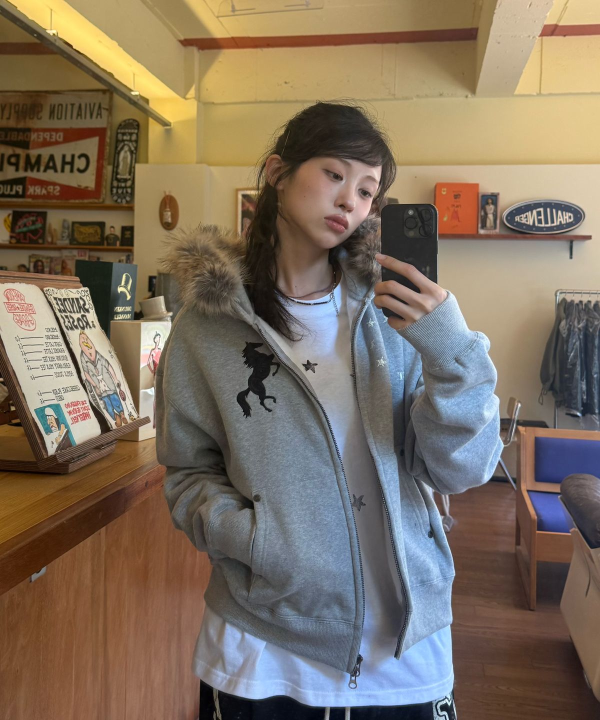 아모우(AMOU) [기모] AMOU Pony Fur Hoodie Zip-up GRAY