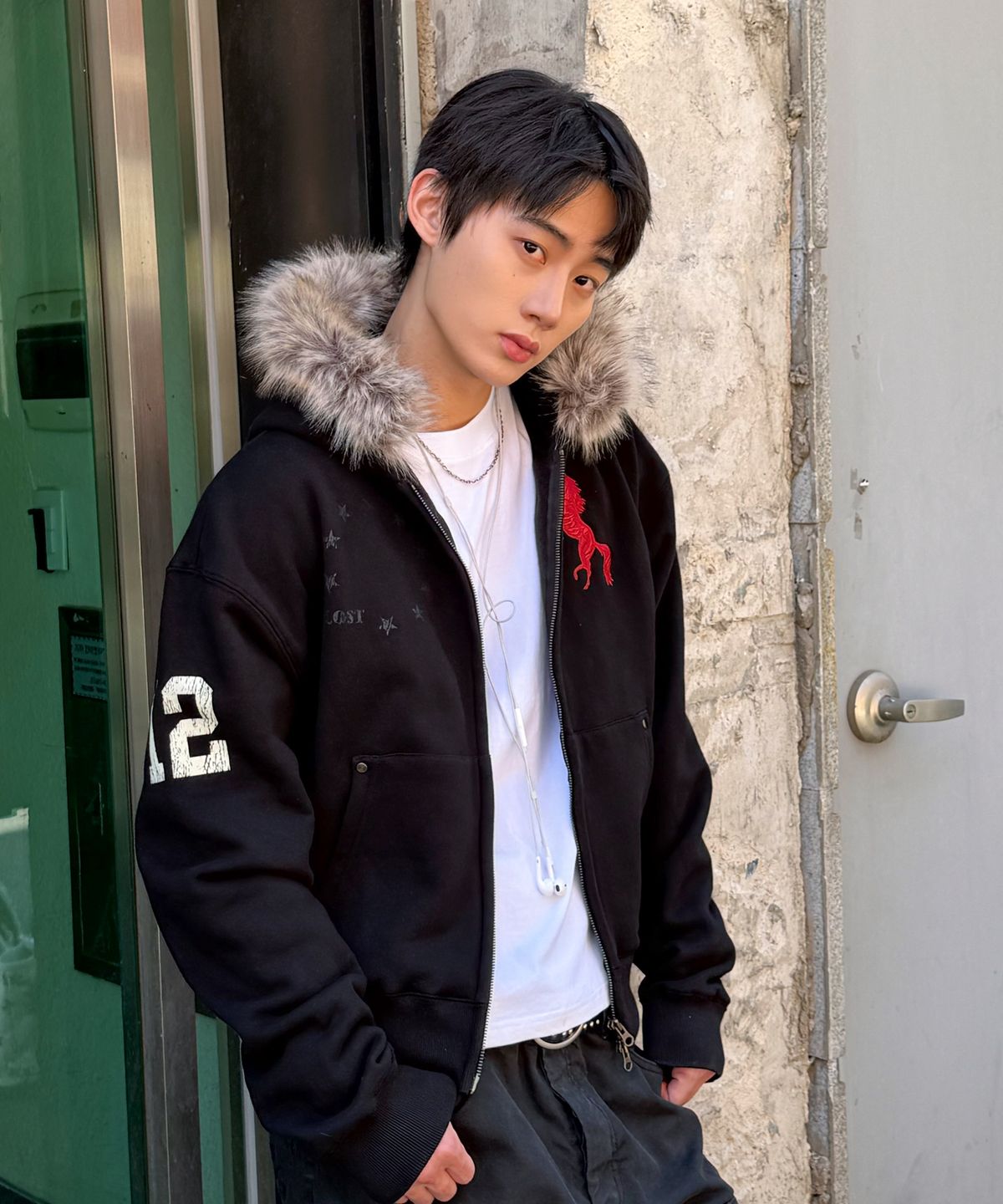 아모우(AMOU) [기모] AMOU Pony Fur Hoodie Zip-up BLACK