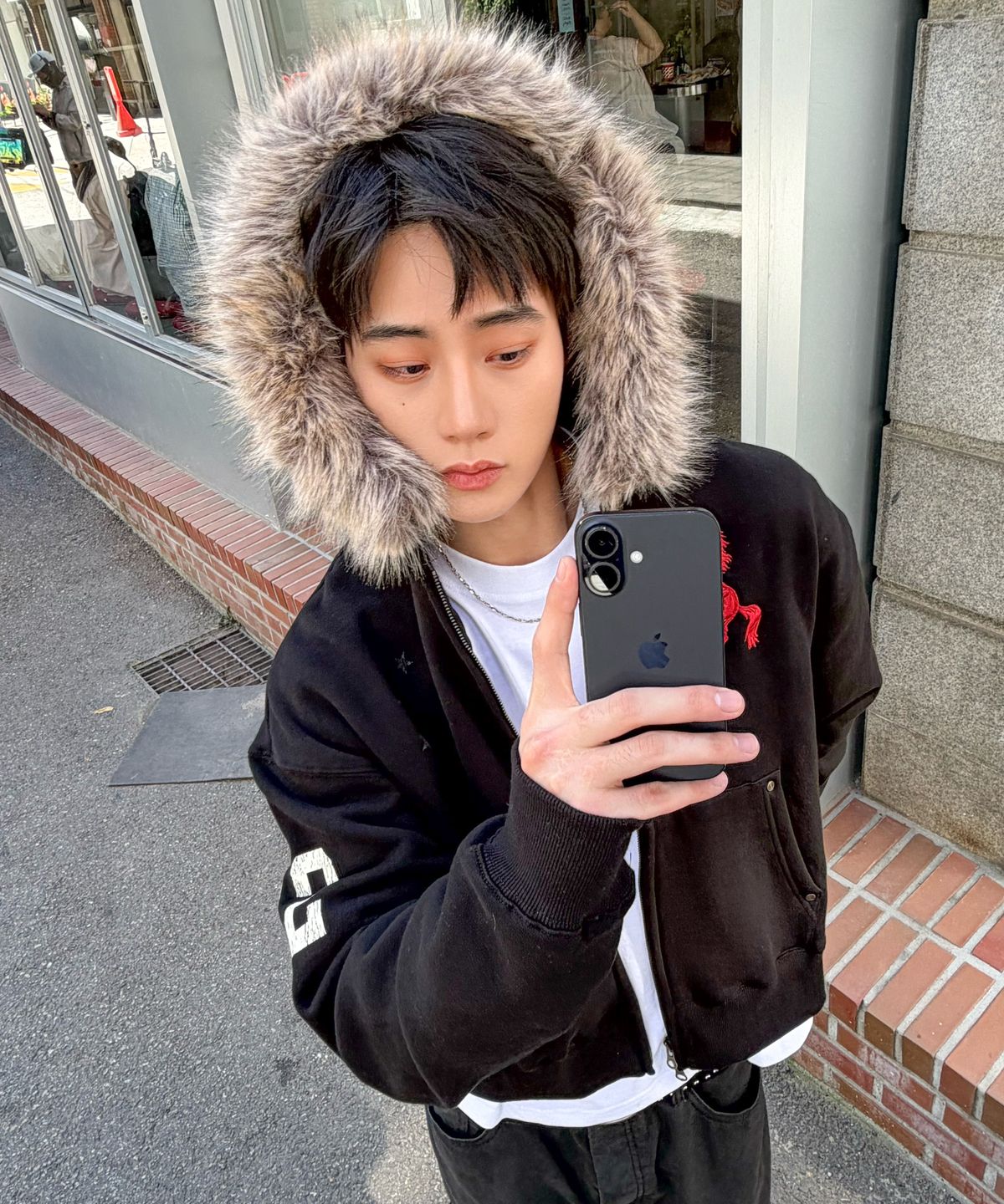 아모우(AMOU) [기모] AMOU Pony Fur Hoodie Zip-up BLACK