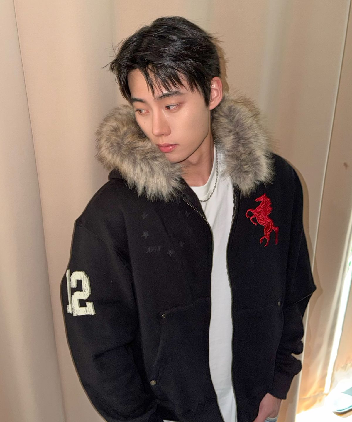 아모우(AMOU) [기모] AMOU Pony Fur Hoodie Zip-up BLACK