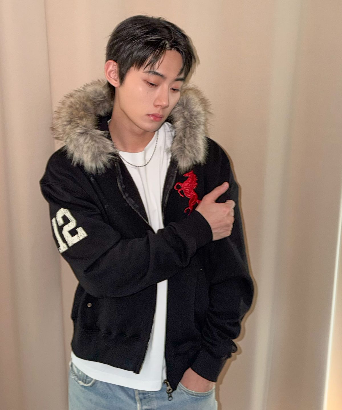 아모우(AMOU) [기모] AMOU Pony Fur Hoodie Zip-up BLACK