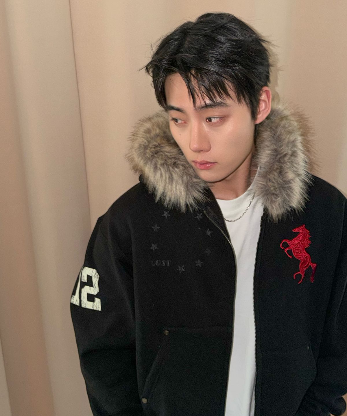 아모우(AMOU) [기모] AMOU Pony Fur Hoodie Zip-up BLACK