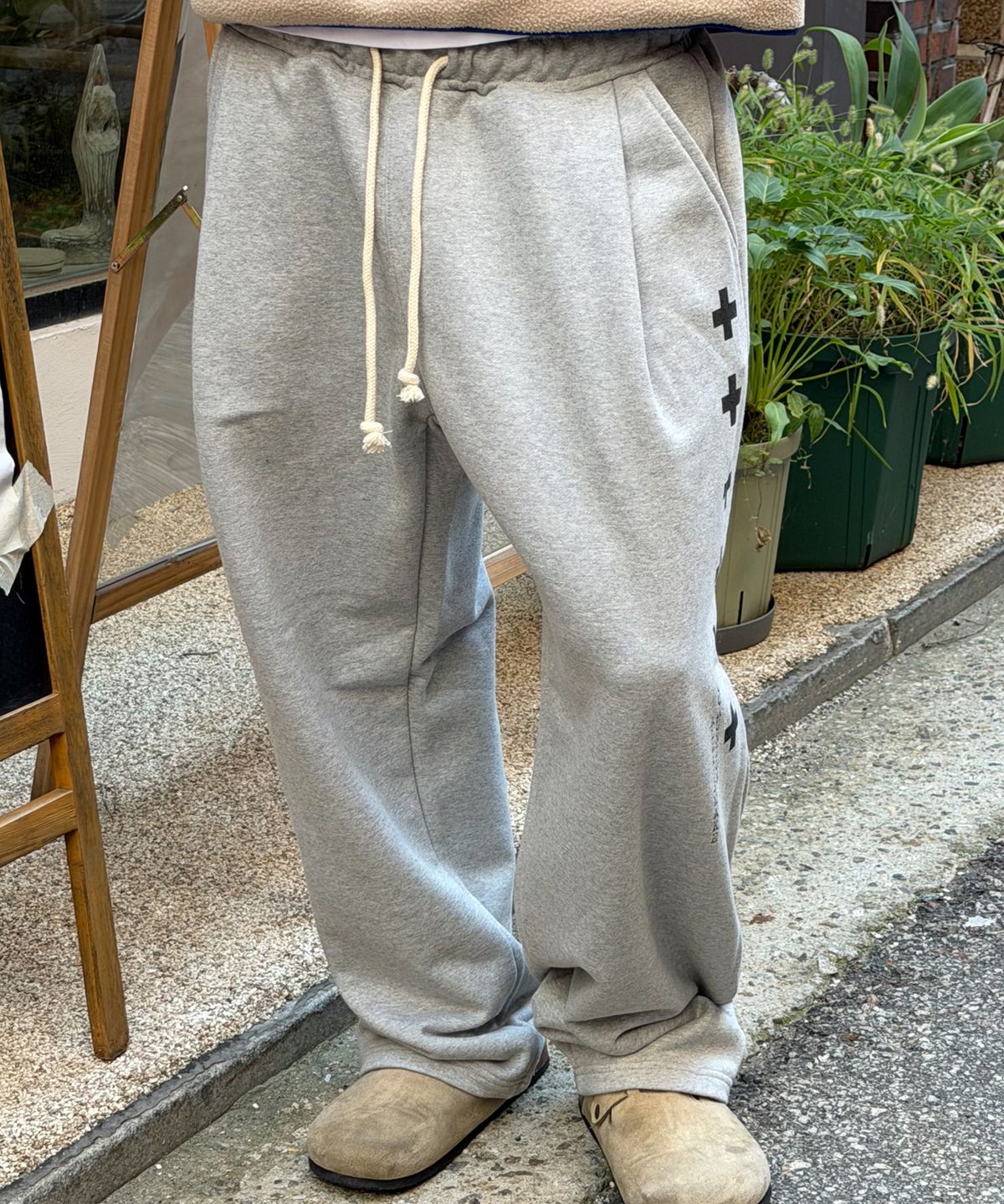 아모우(AMOU) [기모] BIG Cross One Tuck Sweat pants GRAY