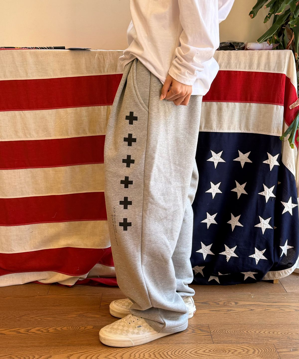 아모우(AMOU) [기모] BIG Cross One Tuck Sweat pants GRAY