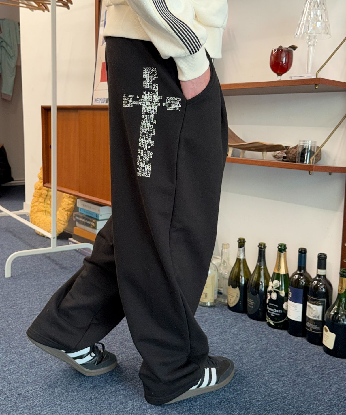 아모우(AMOU) [기모] BIG Cross One Tuck Sweat pants BLACK