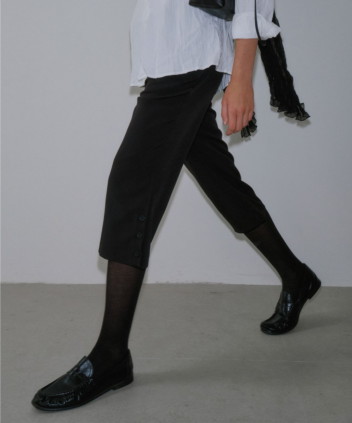 가더(GARDER) Side Button Capri Pants (Black)