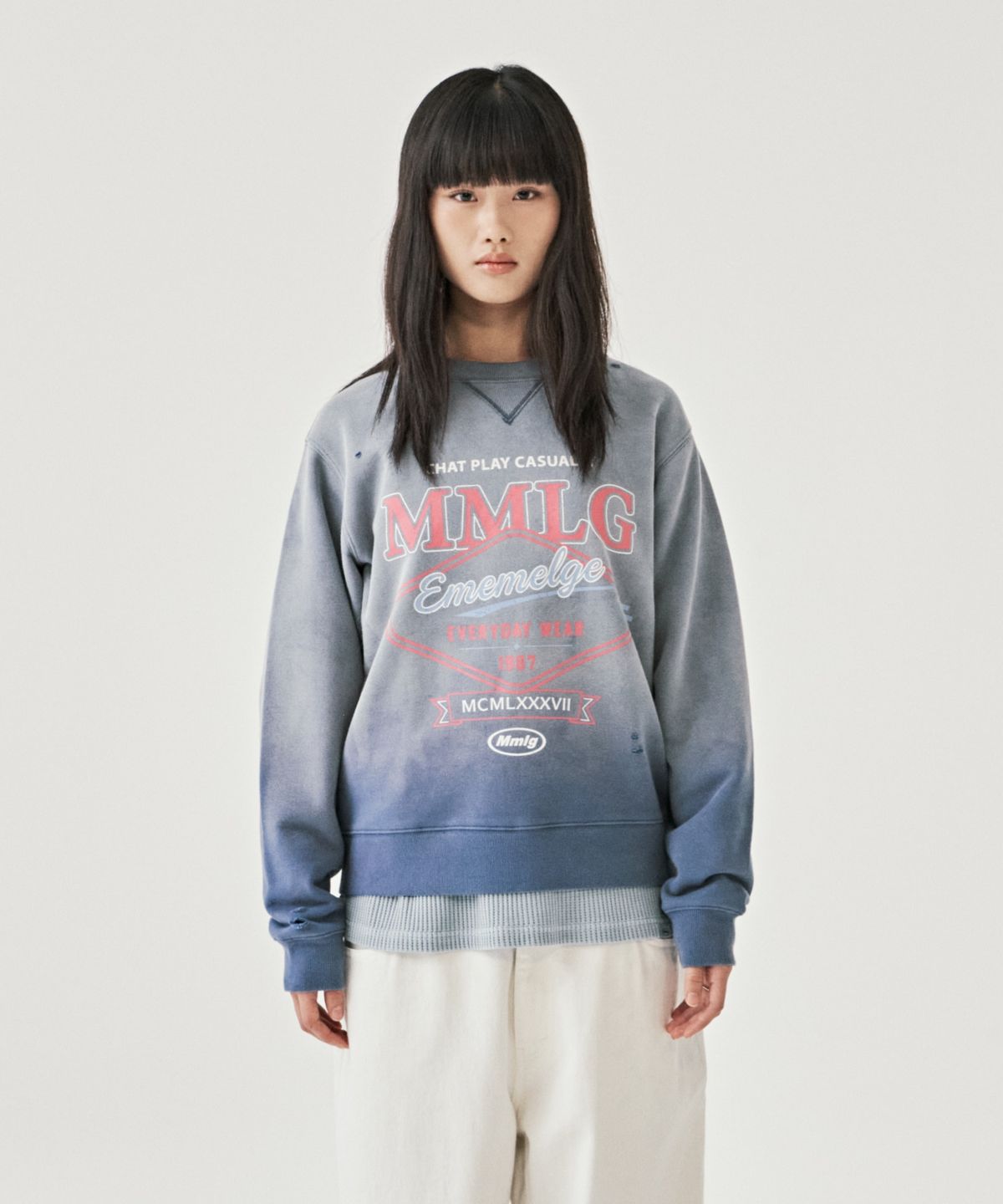 엠엠엘지(MMLG) DISTRESSED VARSITY SWEAT (BLUE)