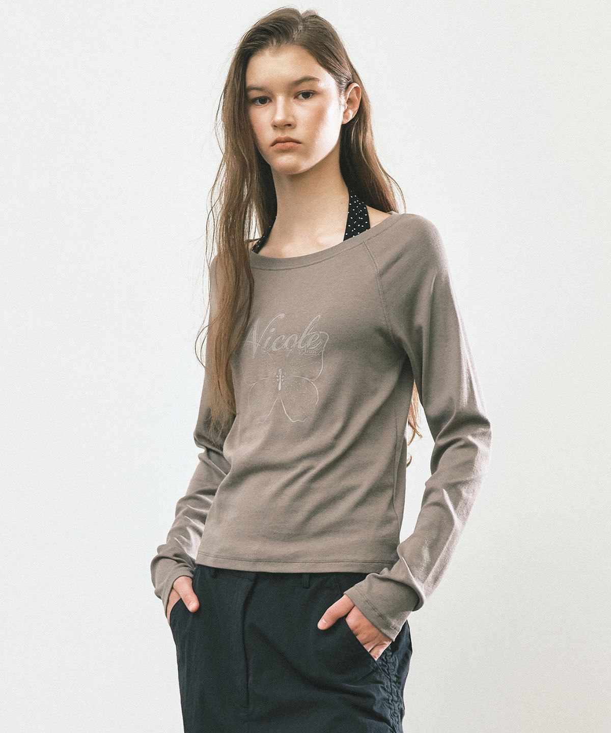 닉앤니콜(NICK&NICOLE) NICOLE BUTTERFLY RAGLAN TOP_BROWN