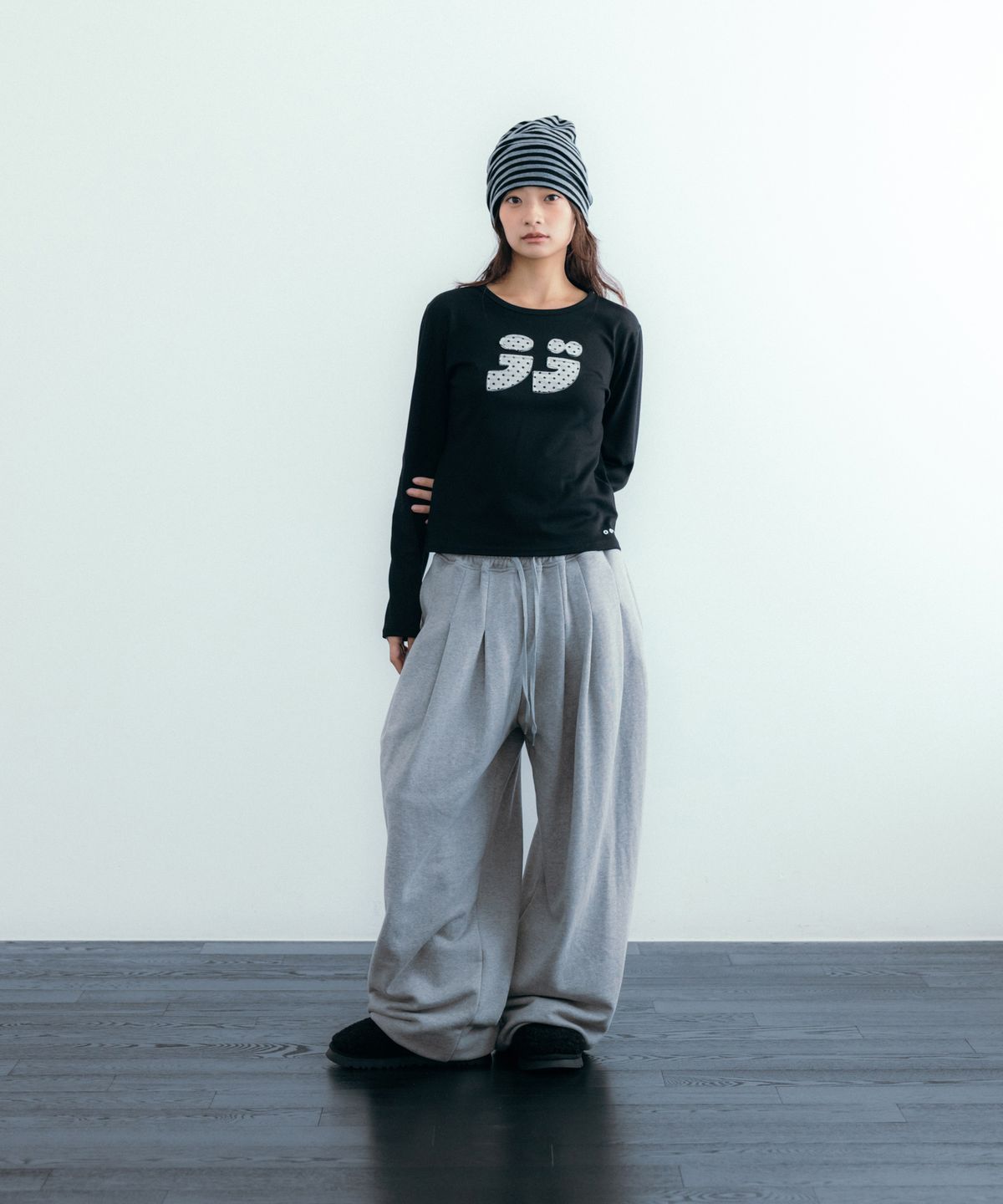 이요우아(IYOWUAH) Triple Tuck Sweat Pants, Melange Grey
