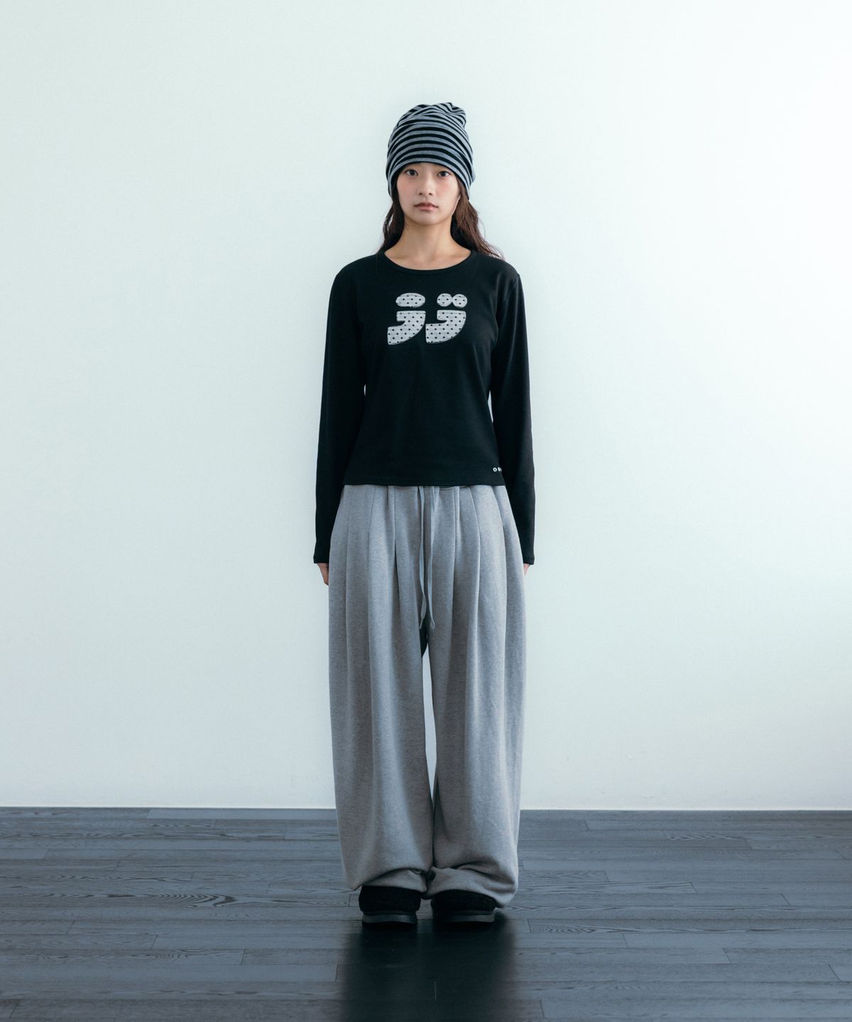 이요우아(IYOWUAH) Triple Tuck Sweat Pants, Melange Grey