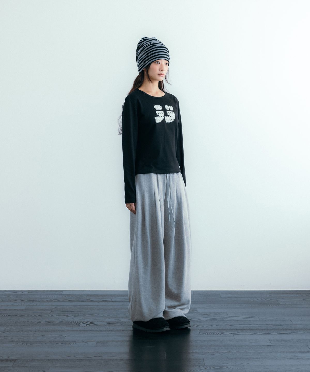 이요우아(IYOWUAH) Triple Tuck Sweat Pants, Melange Grey