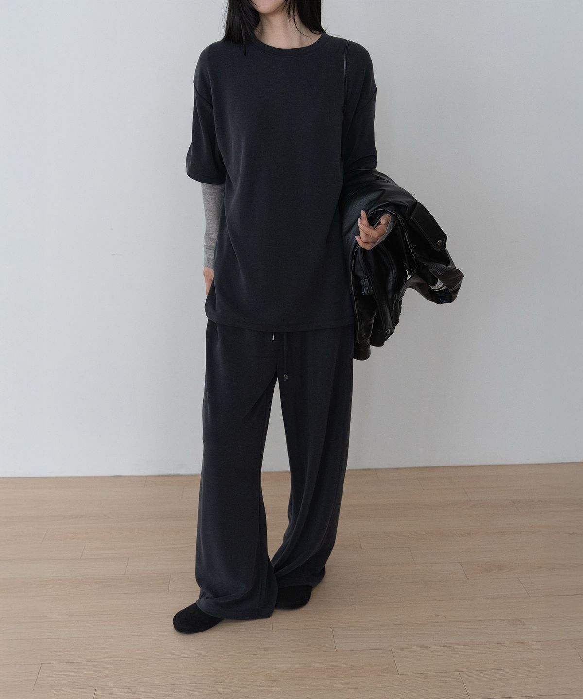 가더(GARDER) Essen T Shirt (Charcoal)