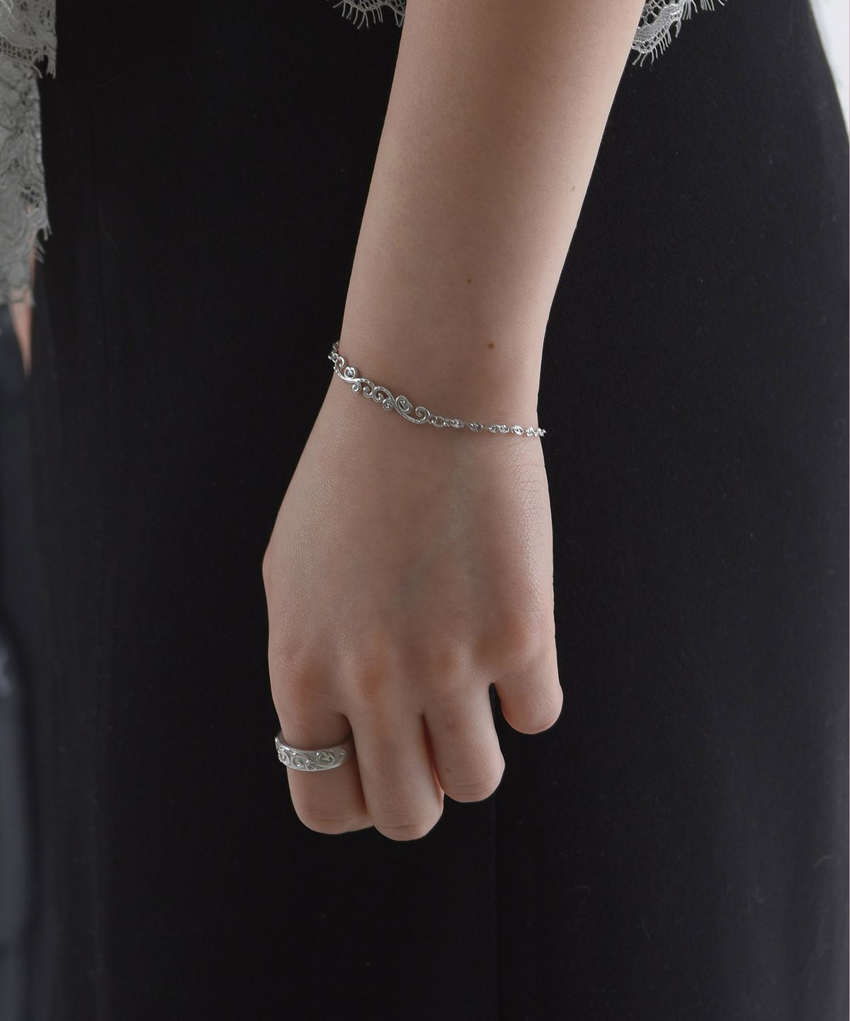 러브트릭스(LOVETRIX) Silver 925 Vintage Lace Bracelet(silver 925 소재)