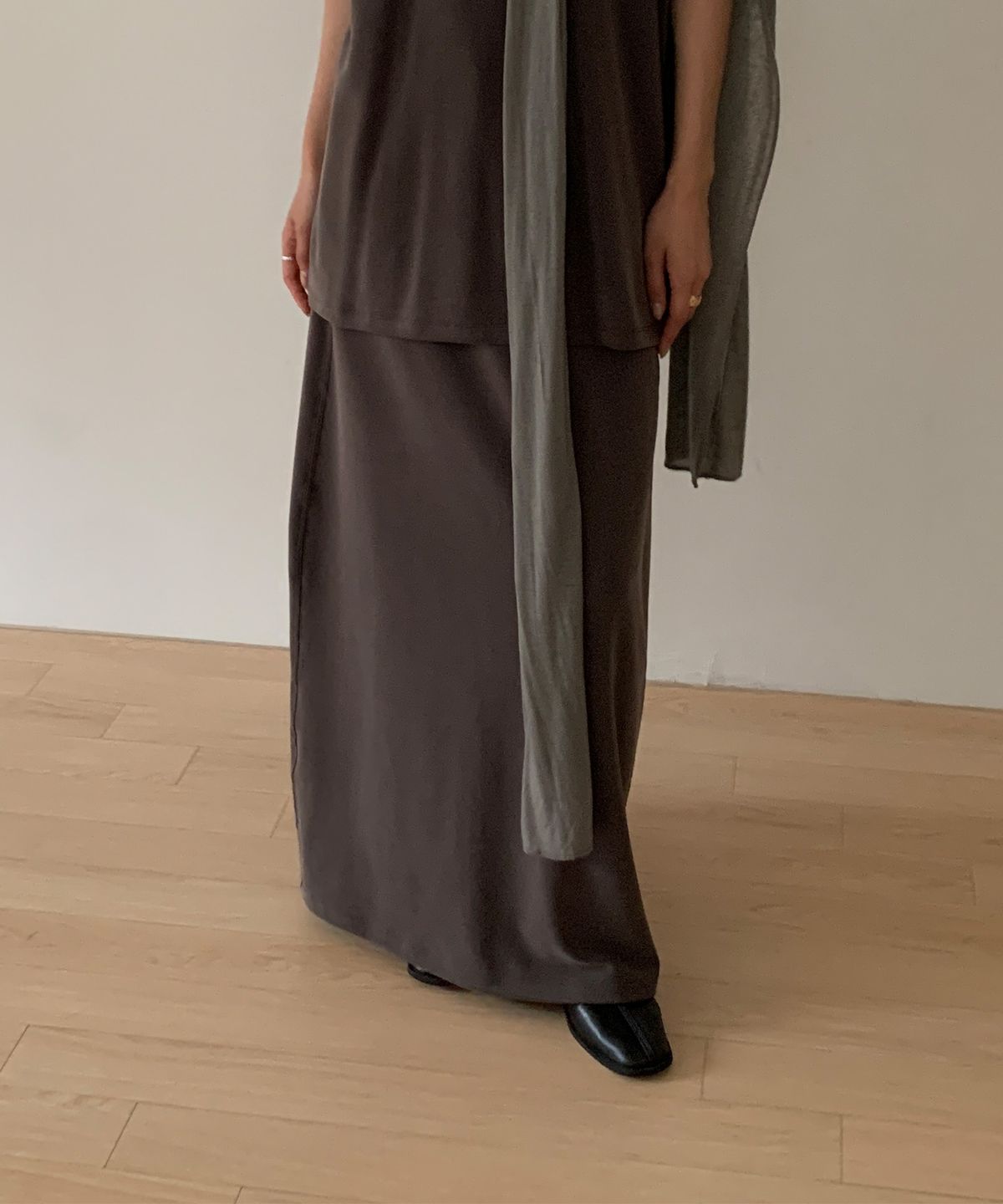 가더(GARDER) Essen Long Skirt (Brown)
