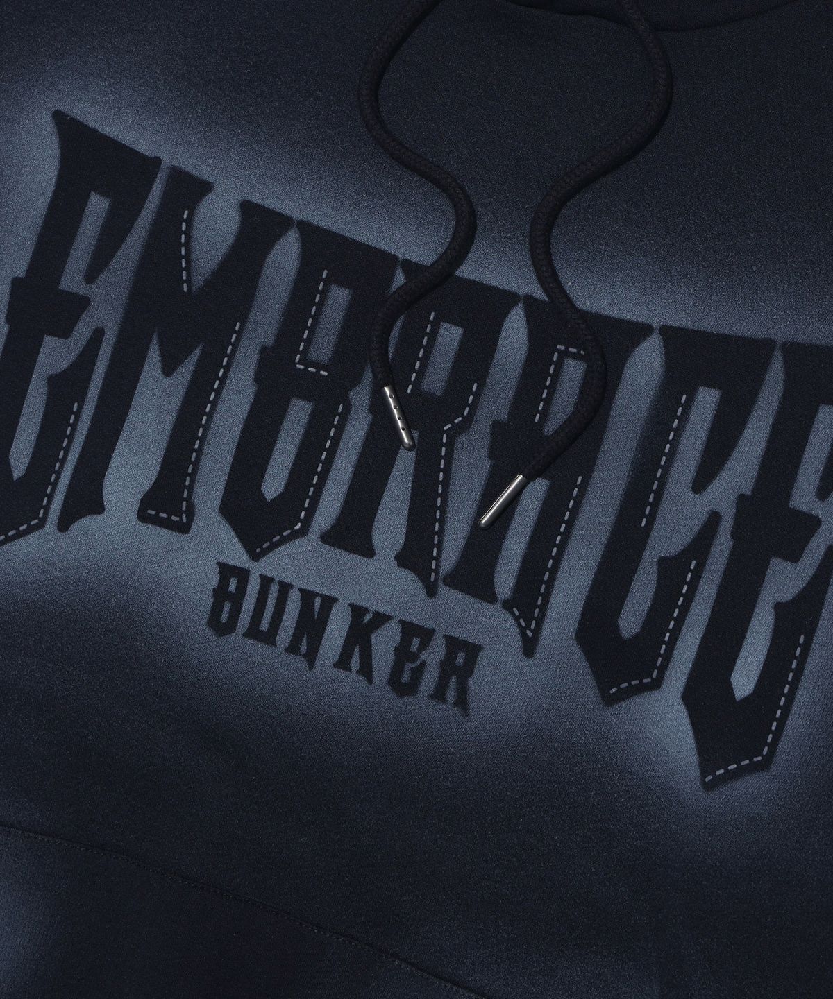 벙커버스터(BUNKERBUSTER) 엠브레이스 솔트 워싱 후드티 MQ3TU651_BLACK