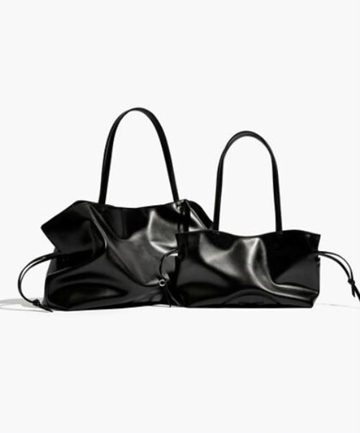 토리버치(TORYBURCH) 엘라 리사이클드 드로스트링 스몰 토트 - 블랙
