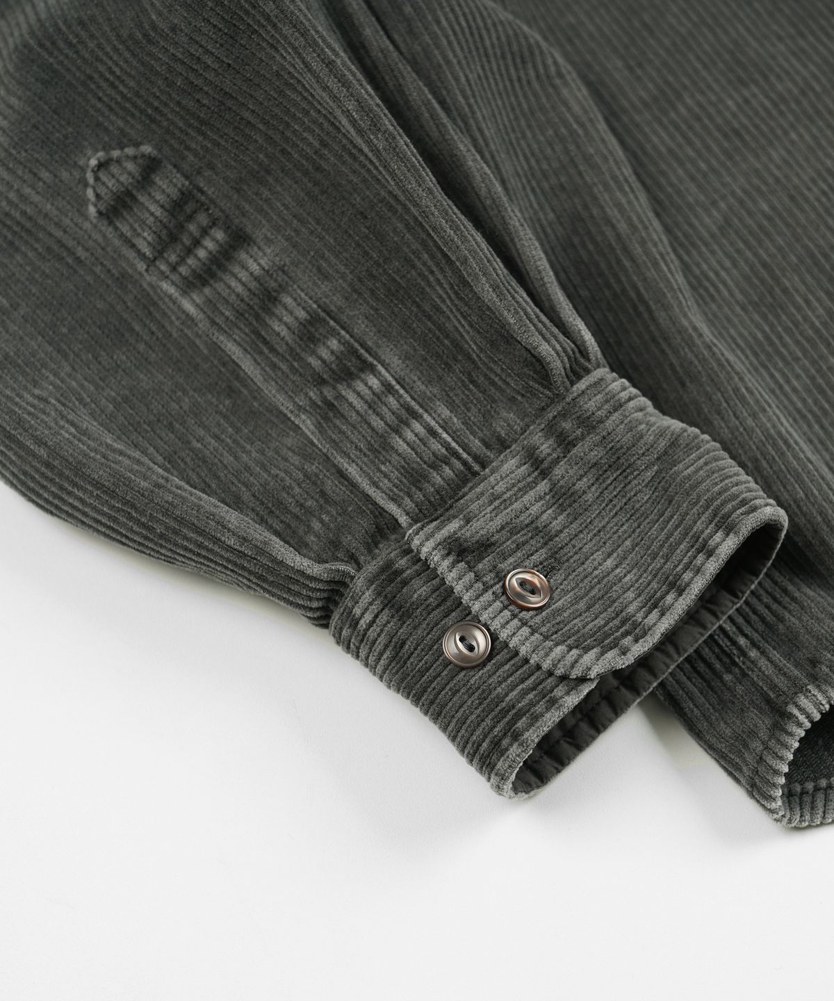 프리즘웍스(FRIZMWORKS) PIGMENT 8W CORDUROY SHIRT 002 _ CHARCOAL