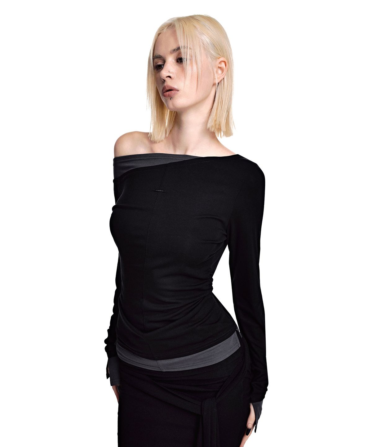 세컨모놀로그(SECONDMONO) Slim Fit Layered Off-Shoulder Top [BLACK]_SEWTS039BLACK
