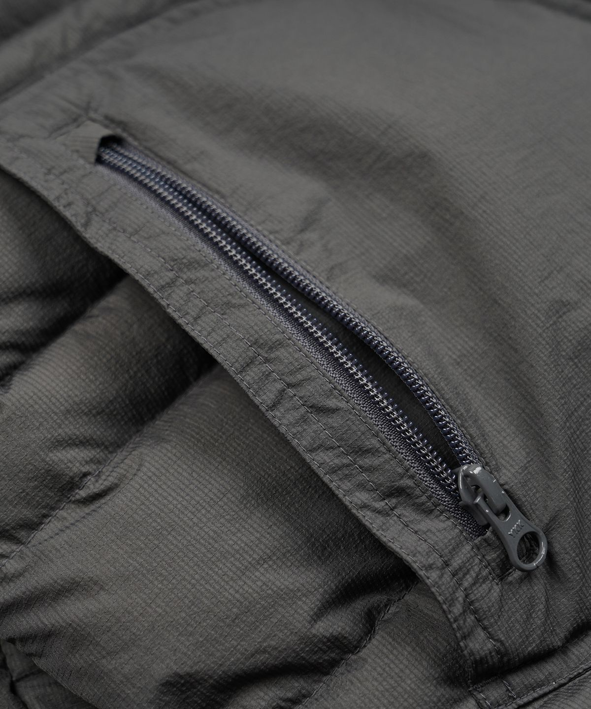 프리즘웍스(FRIZMWORKS) HALF MOON GOOSE DOWN LINER JACKET _ GUN METAL