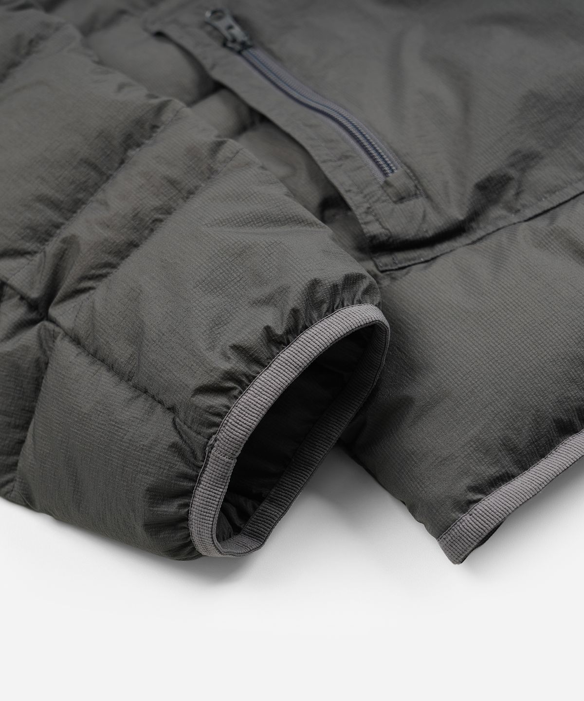 프리즘웍스(FRIZMWORKS) HALF MOON GOOSE DOWN LINER JACKET _ GUN METAL