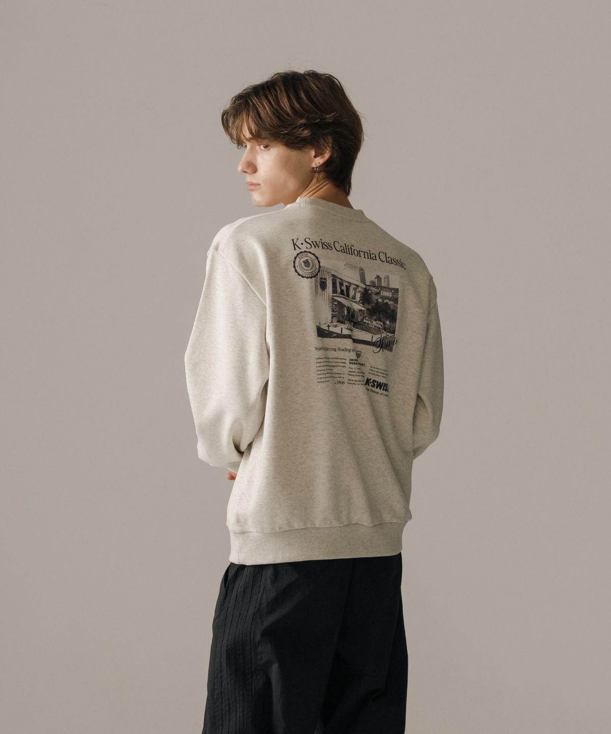 케이스위스(K-SWISS) K-SWISS 그래픽 스웨트 셔츠_1KSSRFV902EC