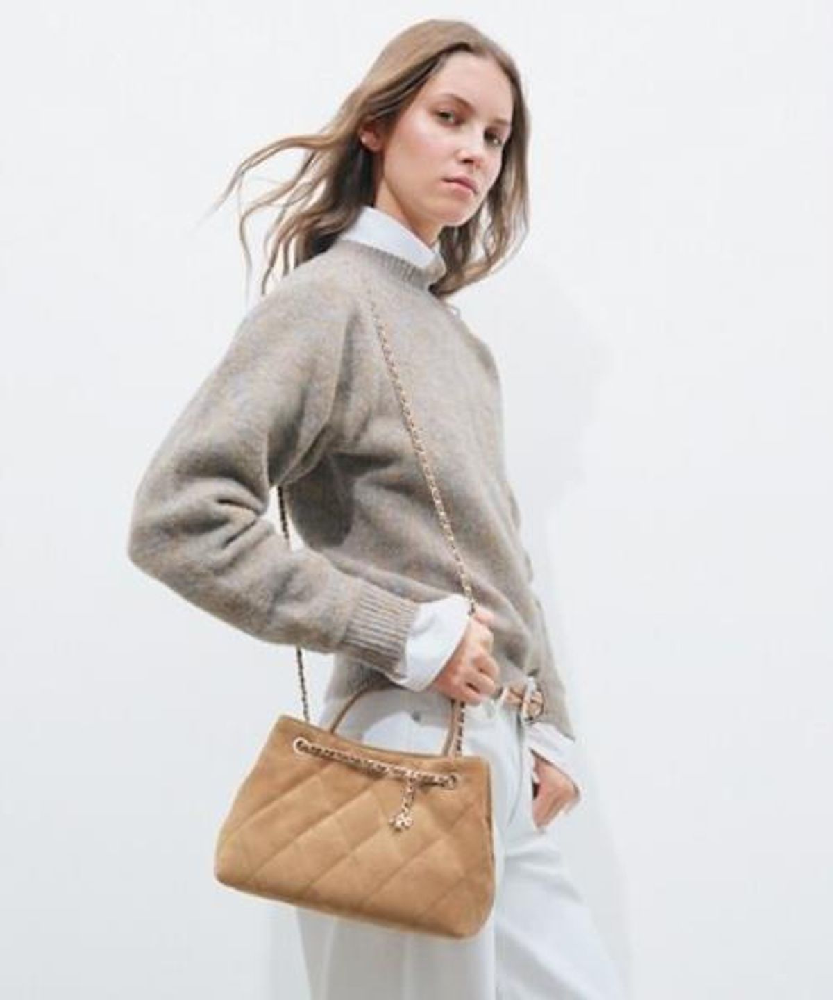 토리버치(TORYBURCH) 플레밍 스웨이드 스몰 캐리올 - 토피