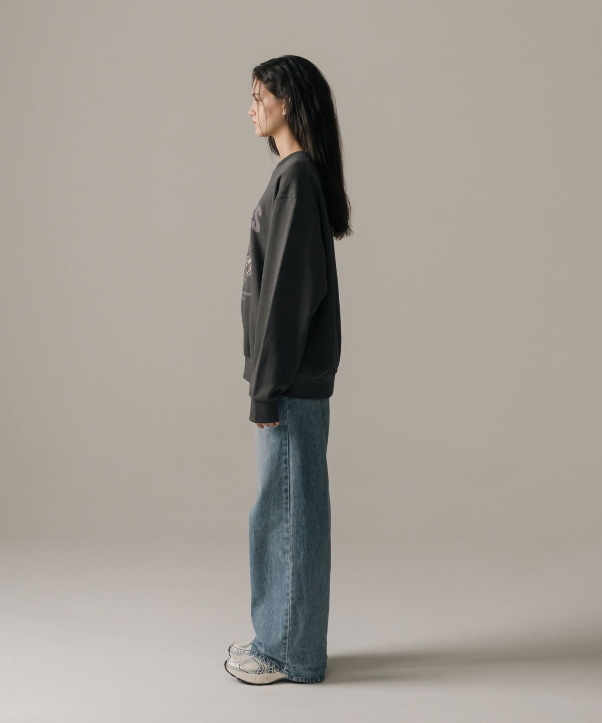 케이스위스(K-SWISS) 60th 쉴드 플라워 스웨트 셔츠_1KSSRFV903CH