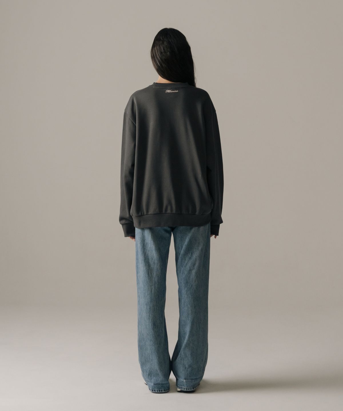 케이스위스(K-SWISS) 60th 쉴드 플라워 스웨트 셔츠_1KSSRFV903CH
