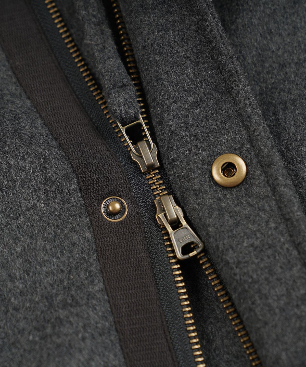 프리즘웍스(FRIZMWORKS) WOOL VINCENT FISHTAIL PARKA _ CHARCOAL