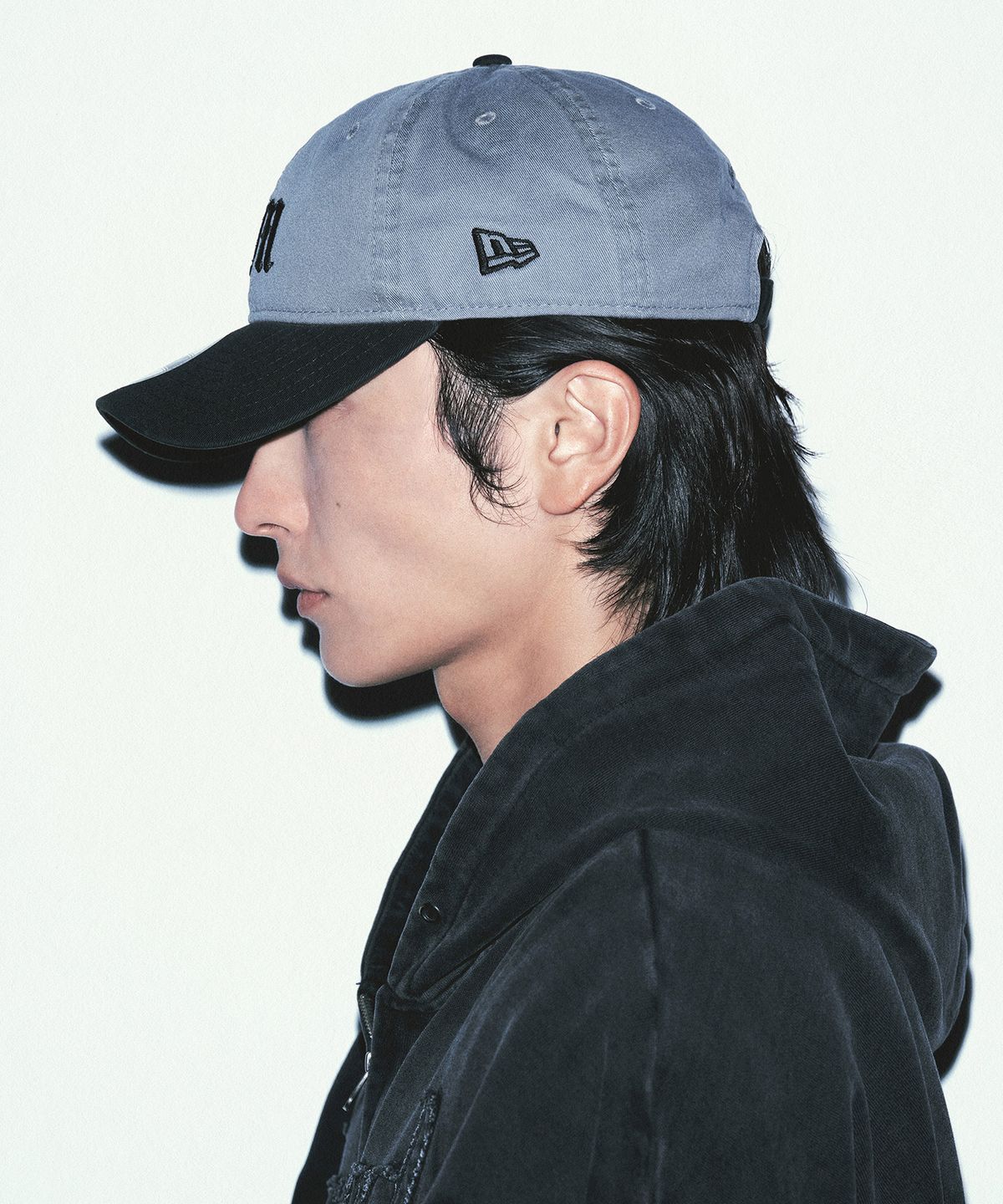 노매뉴얼(NOMANUAL) NM x NEW ERA 940UNST NM INITIAL LOGO - CHARCOAL