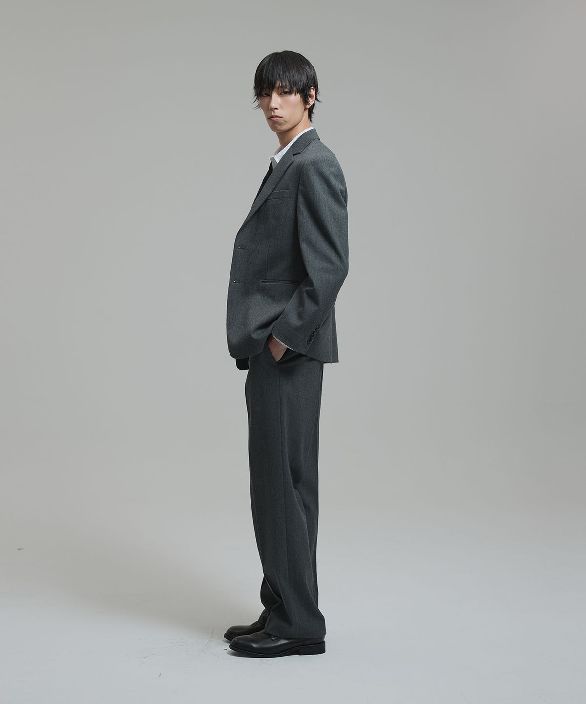 넌블랭크(NONBLANK) 울 블렌드 리브드 세미와이드핏 슬랙스_GREY