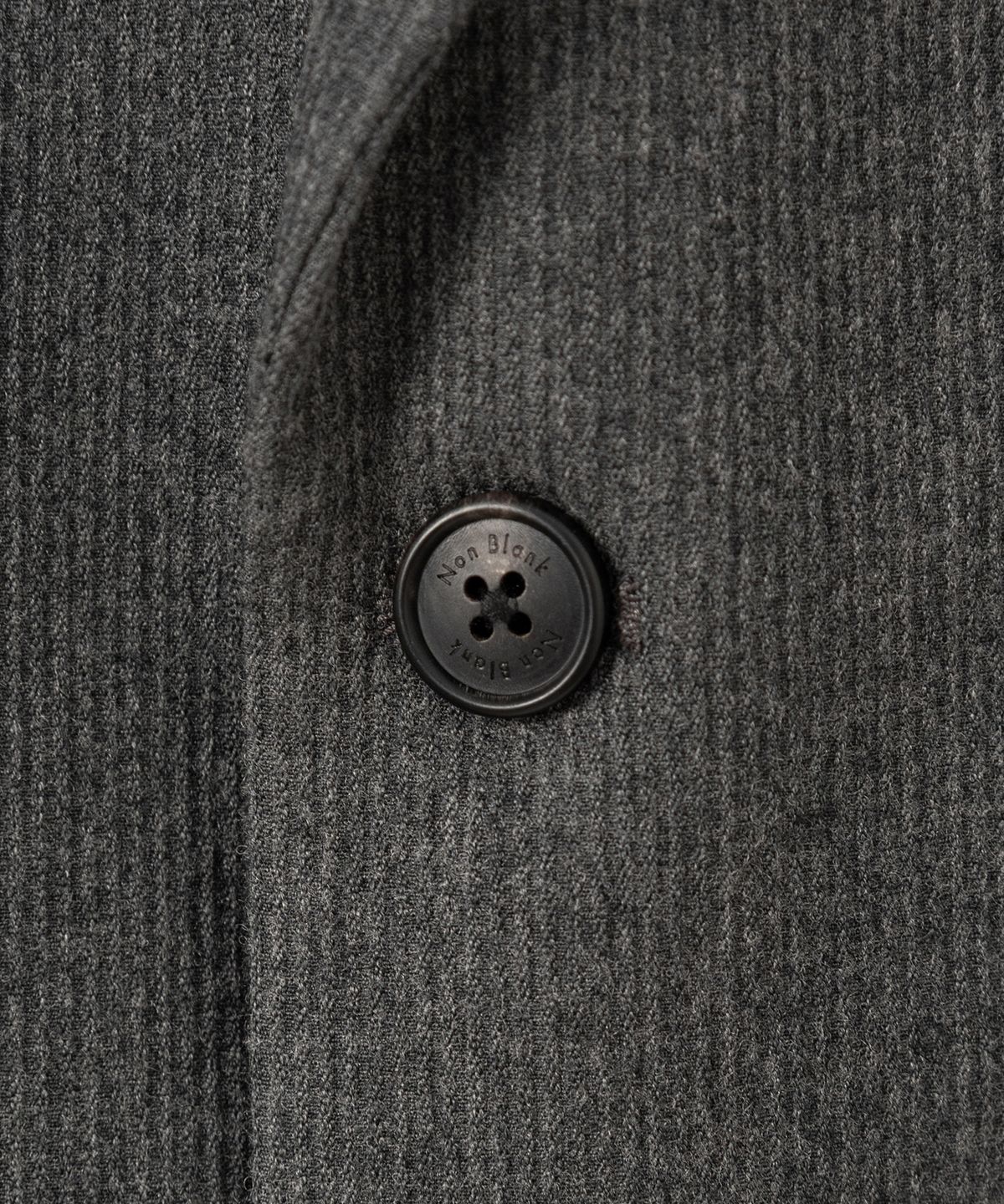넌블랭크(NONBLANK) 울 블렌드 리브드 세미오버핏 블레이저_GREY