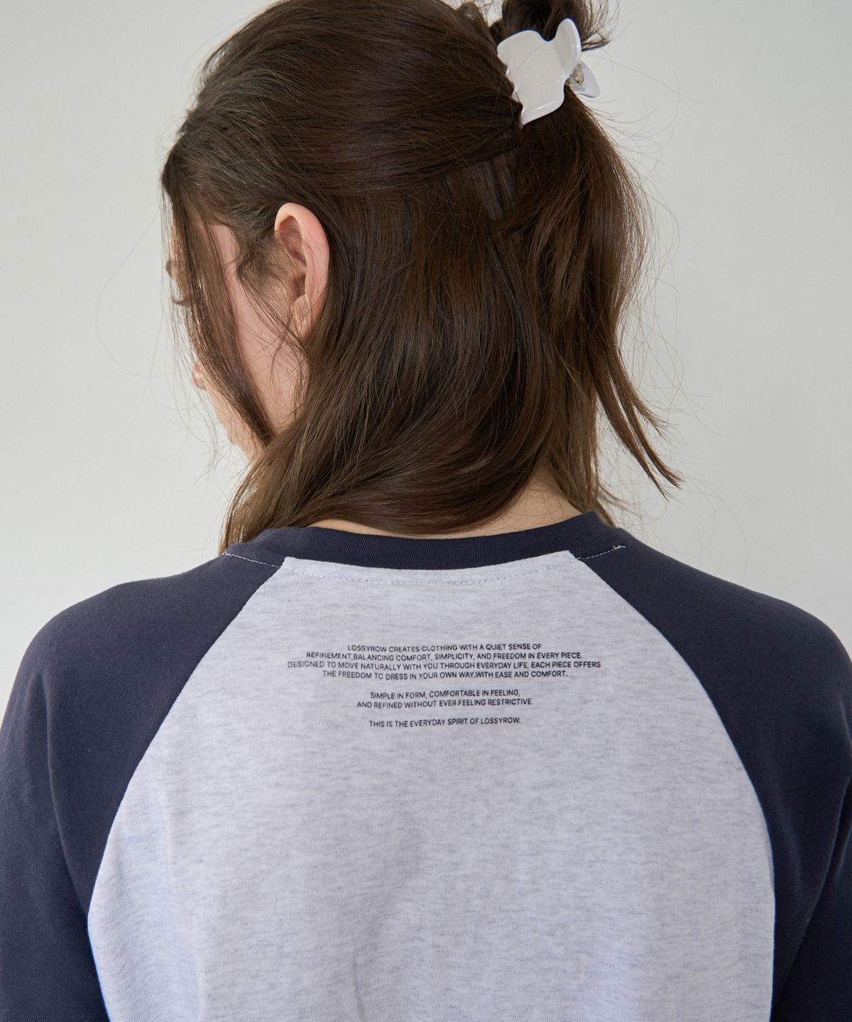 로시로우(LOSSYROW) Lettering Raglan Long Sleeve Tee - Navy