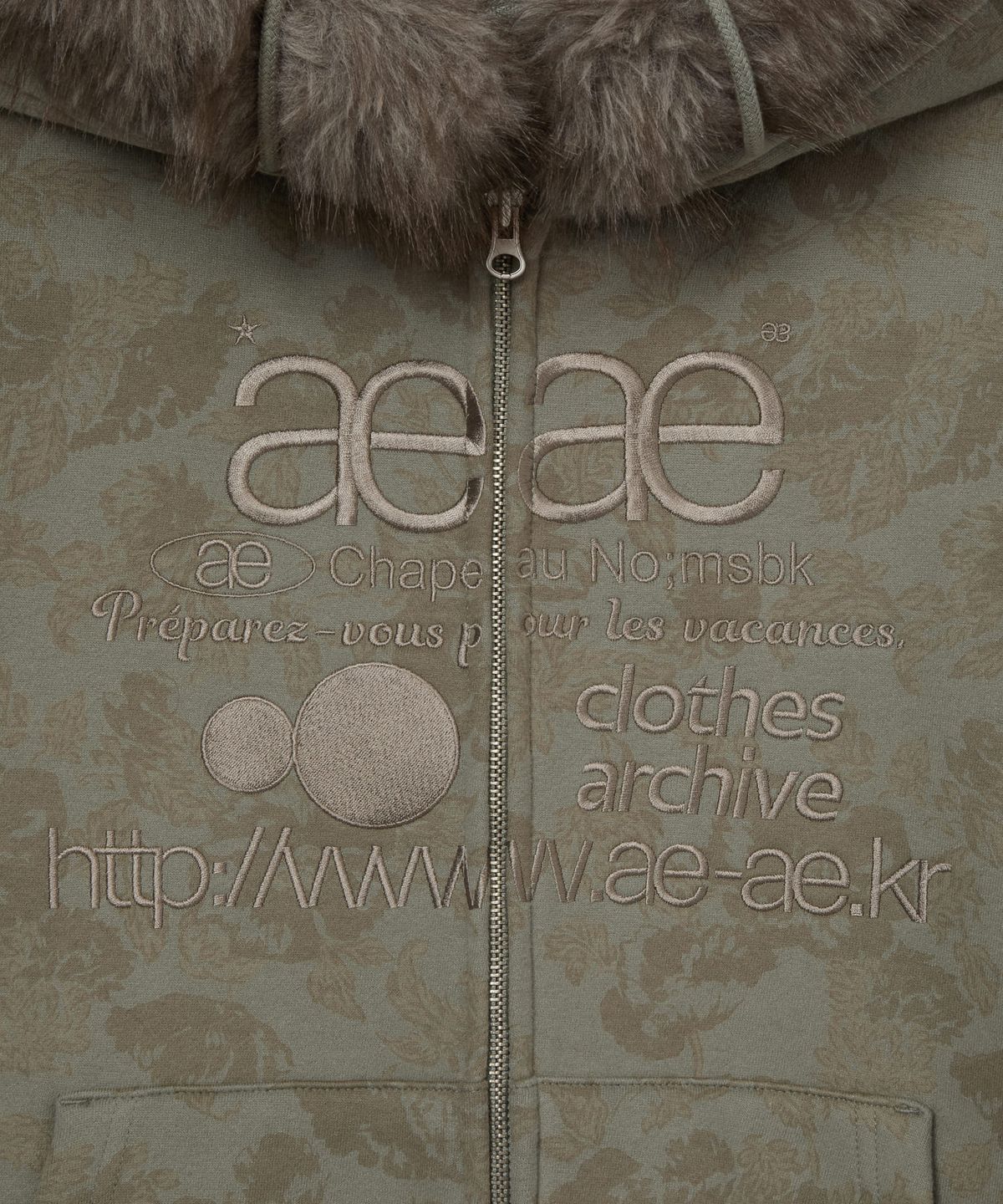 에이이에이이(AEAE) WEB LOGO FUR HOOD ZIP UP [KHAKI]
